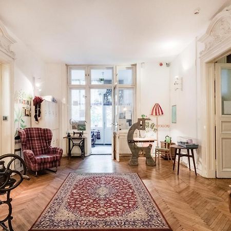 Baroque Hostel & Coworking Budapest Exterior photo